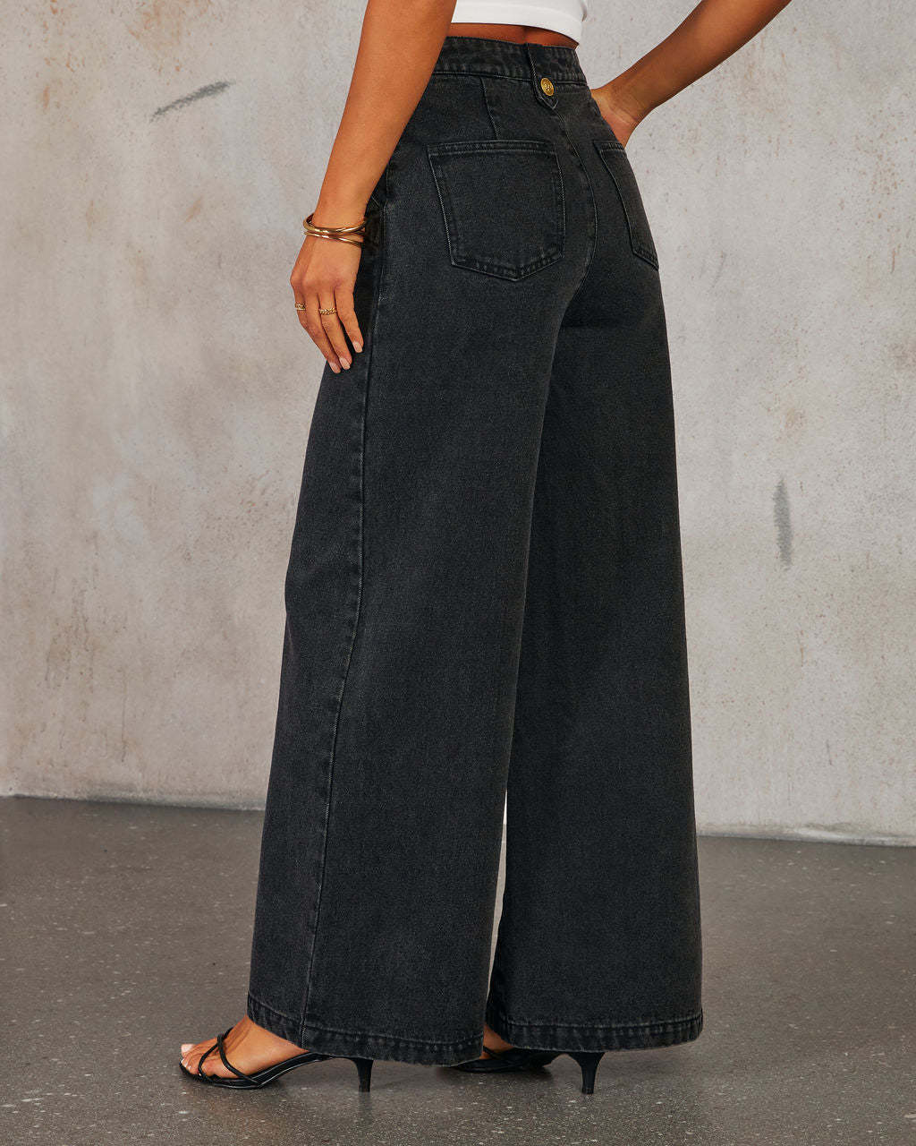 CORINNE  | Komplett in Denim mit raffinierten Details